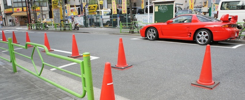 2010-08 »RED PYLONS - RED RACER« 