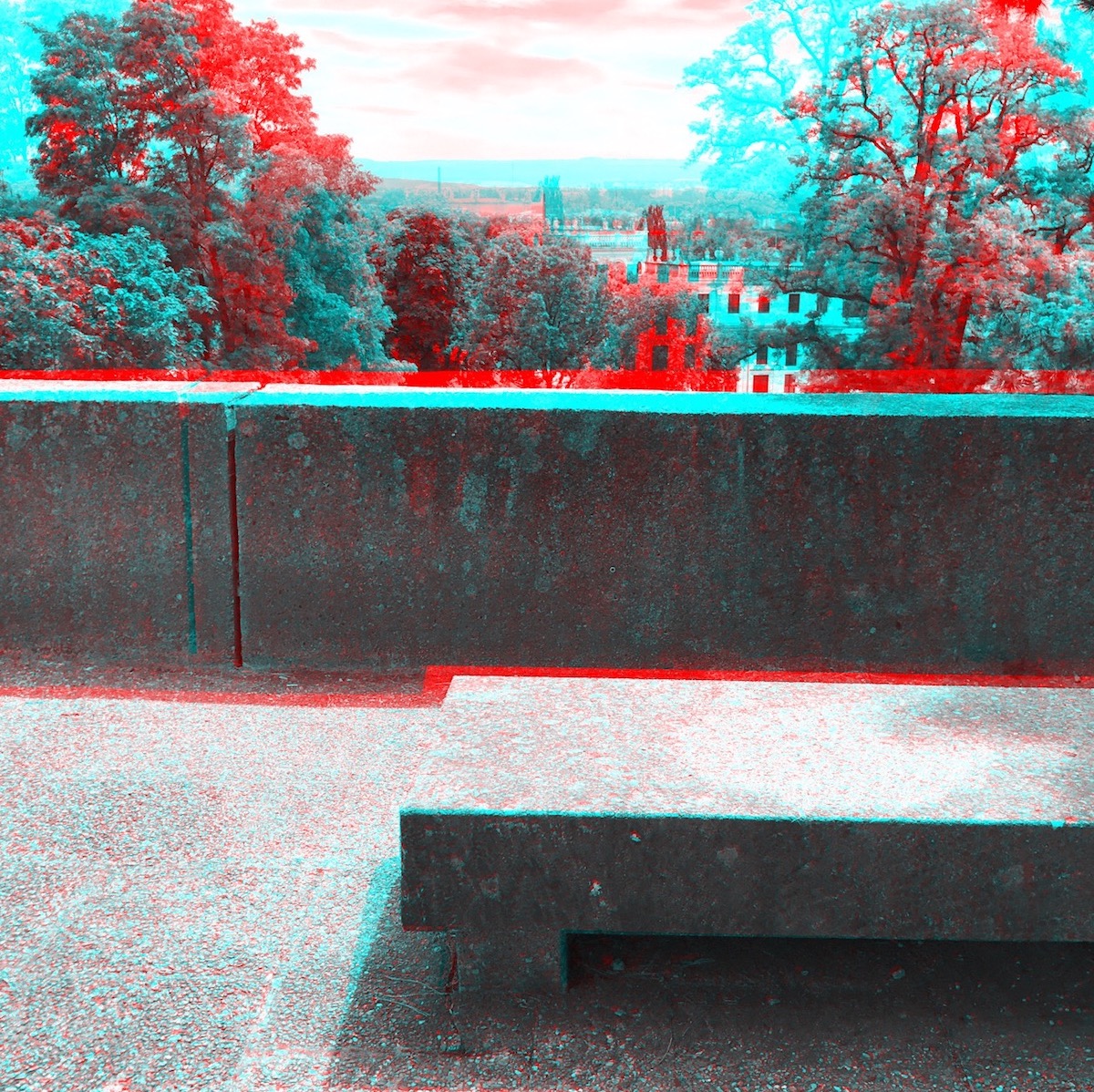 2017-02 »grey anaglyphe BETONBRÜSTUNG« 