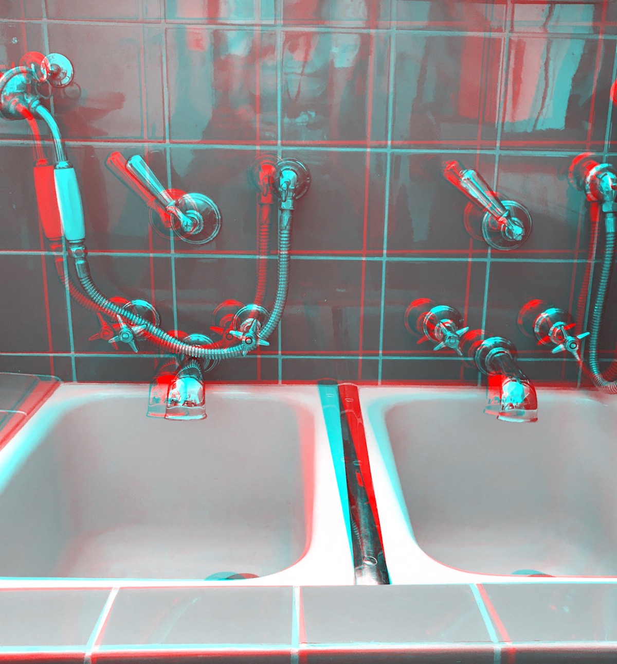 2017-03 grey anaglyphe »HANDBRAUSE UND FUßBECKEN« 