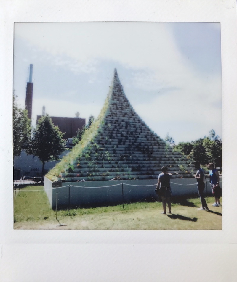 2017-08 »LIVING PYRAMID« 