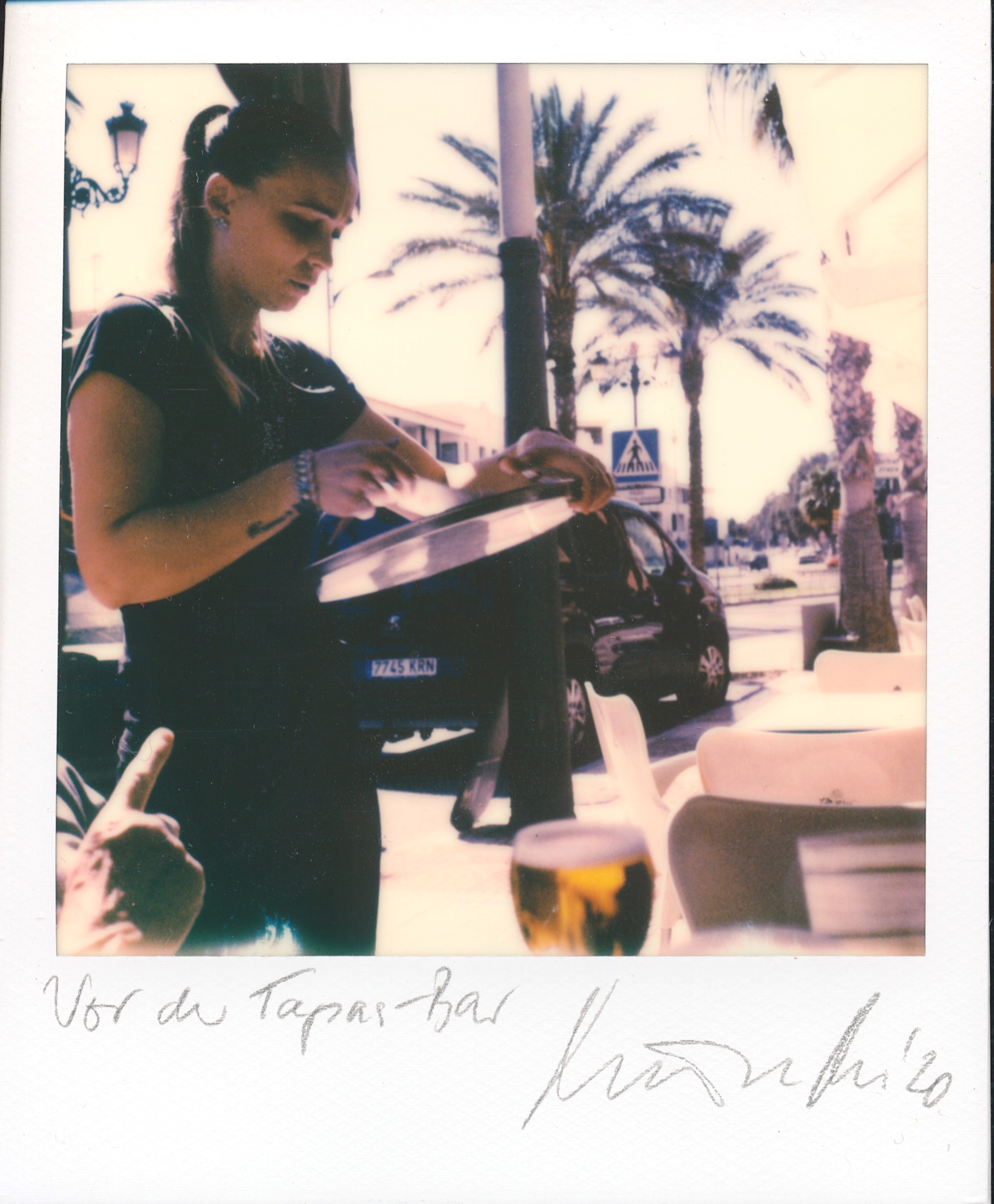 Polaroid 2020-11 »VOR DER TAPAS-BAR« - SX70 Polaroid Original - (c)rbockberlin2020